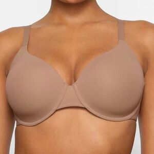 NWT – SKIMS (Size 40C) Fits Everybody T-Shirt Bra – Sienna